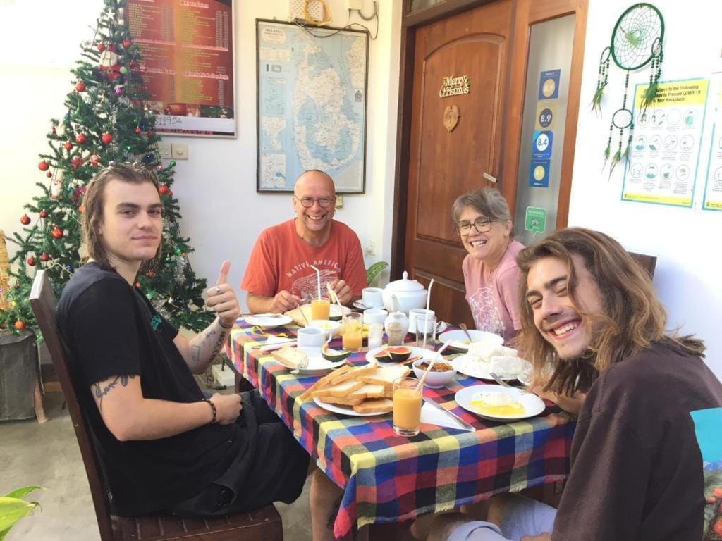 Anna Tourist Inn Негомбо Екстериор снимка