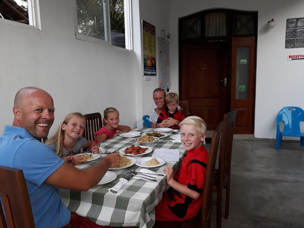 Anna Tourist Inn Негомбо Екстериор снимка
